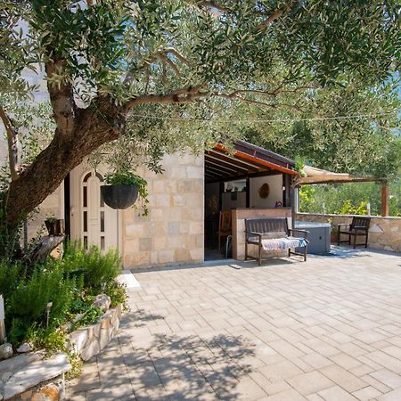 Beautiful Home In Makarska With Kitchen Bagian luar foto