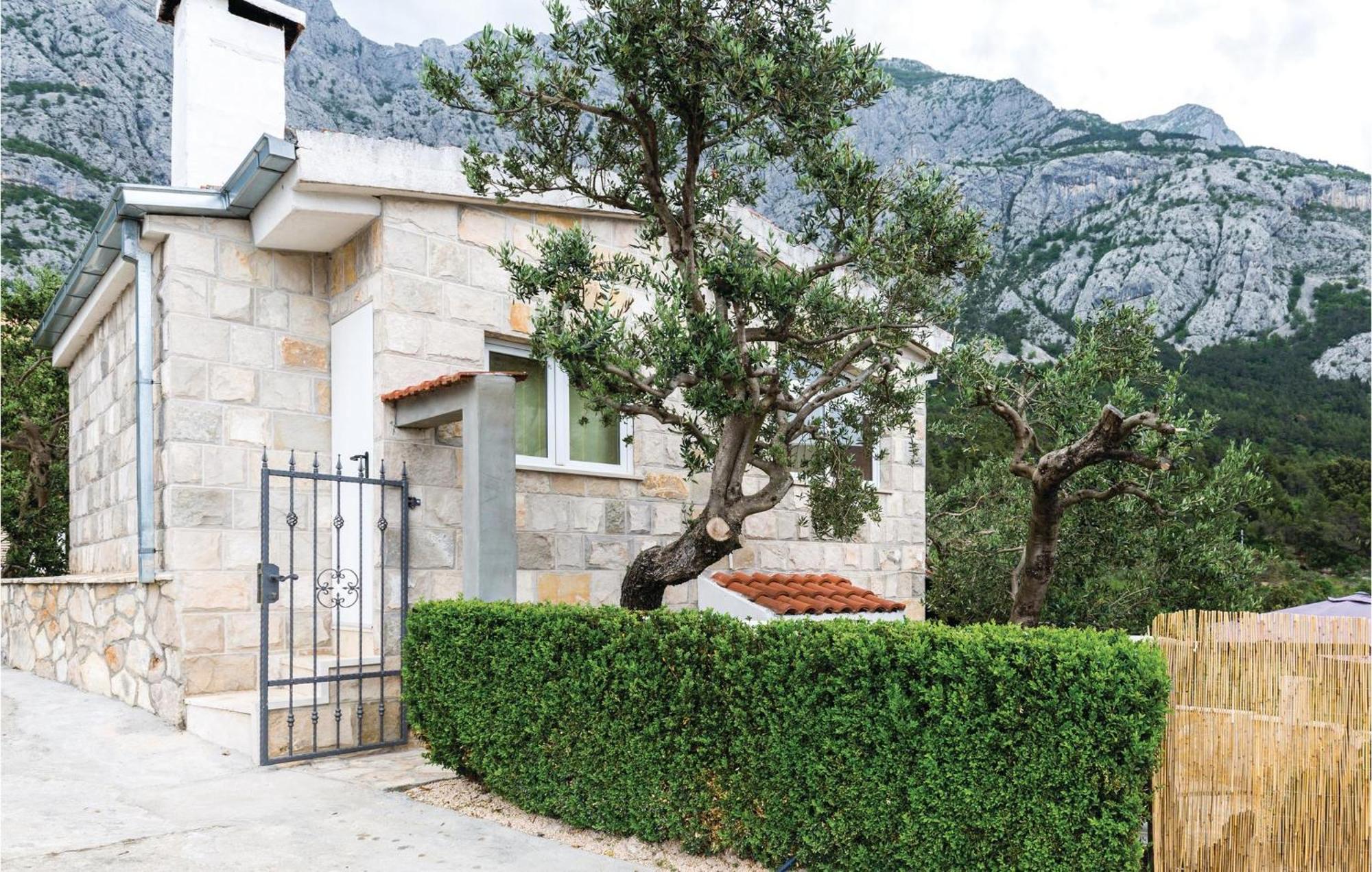 Beautiful Home In Makarska With Kitchen Bagian luar foto